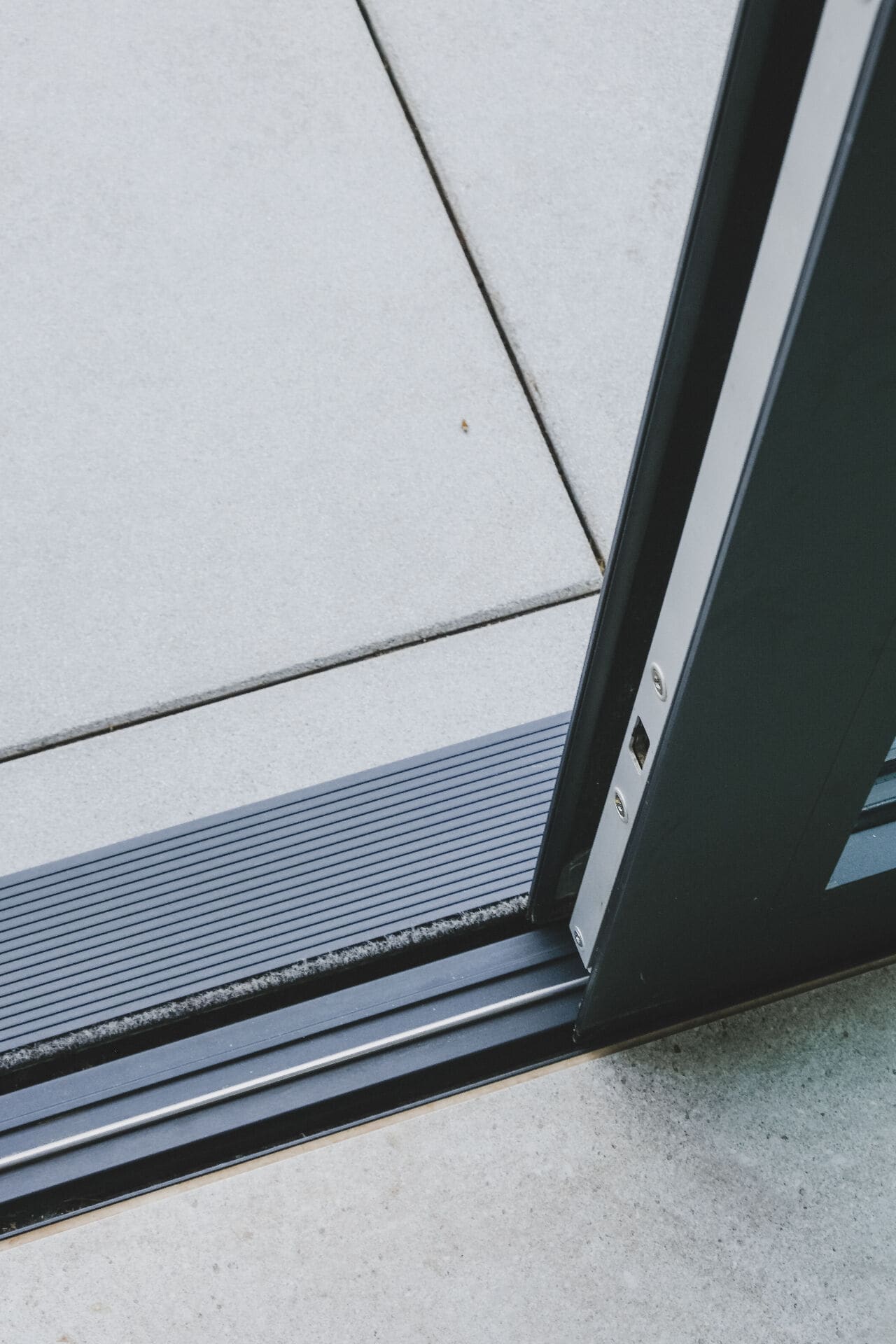 Schuiframen in moderne woning