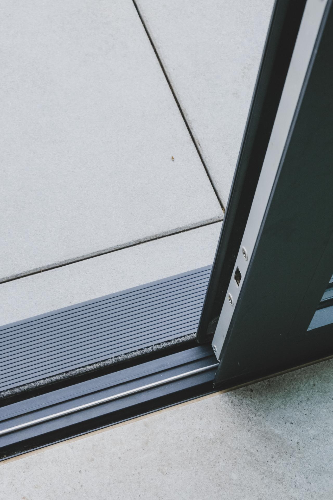 Schuiframen in moderne woning